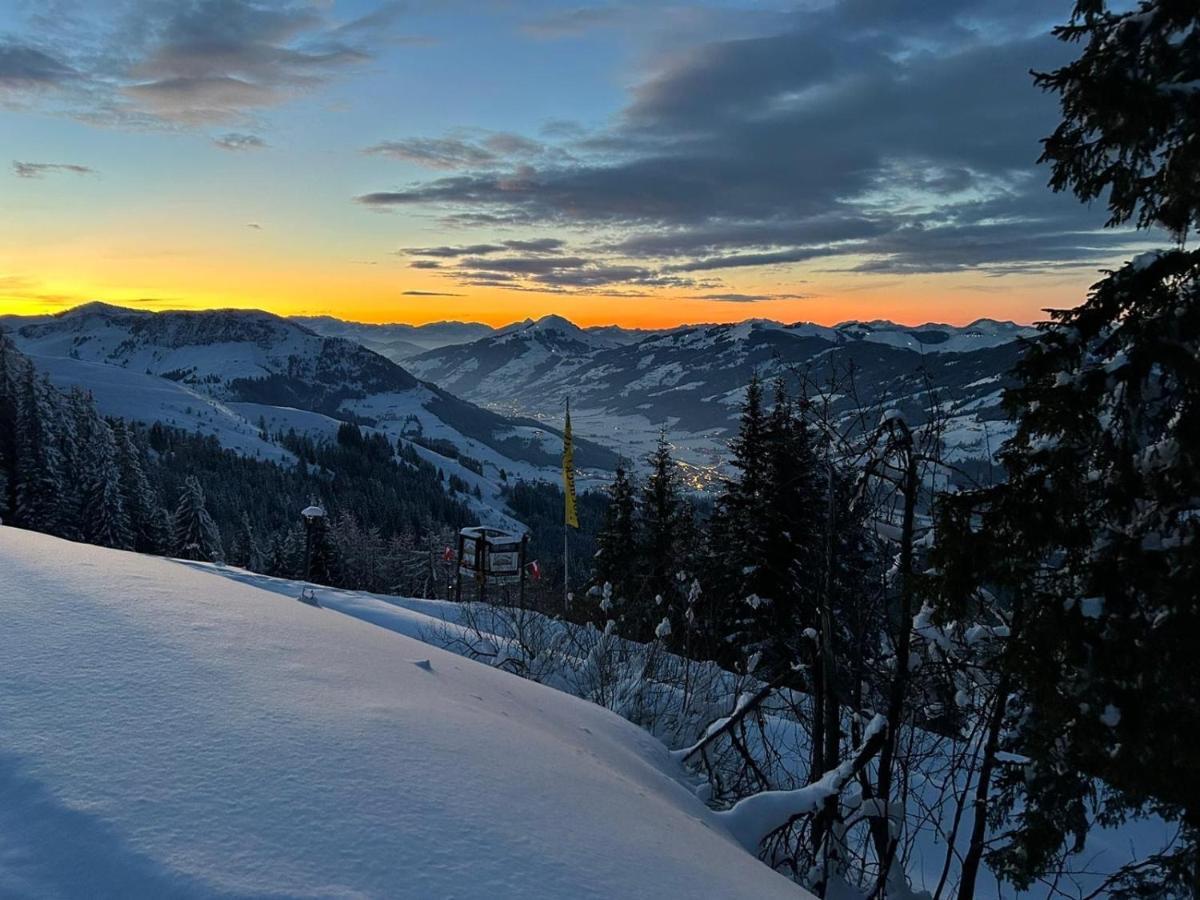 Hocheckhuette On Top Of The Kitzbuehel Hahnenkamm Mountain Exterior photo