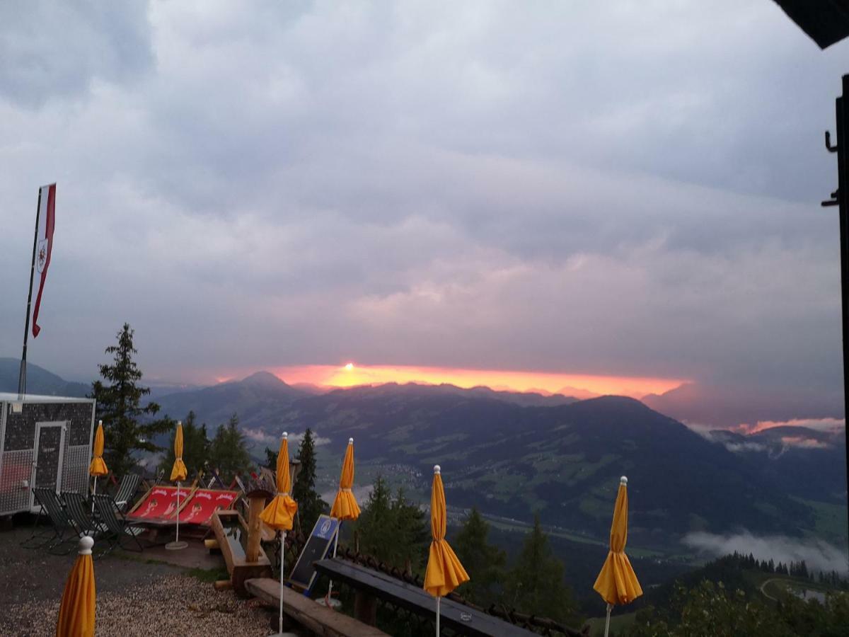 Hocheckhuette On Top Of The Kitzbuehel Hahnenkamm Mountain Exterior photo